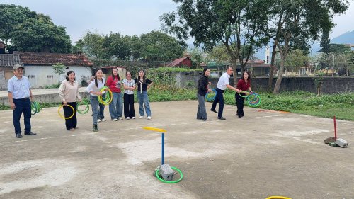 tung v&ograve;ng.jpg